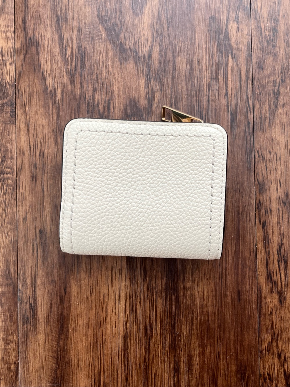 Marc Jacobs Mini Compact Cream Pebbled Leather Zip Card Wallet, Gold Hardware - Picture 2 of 11